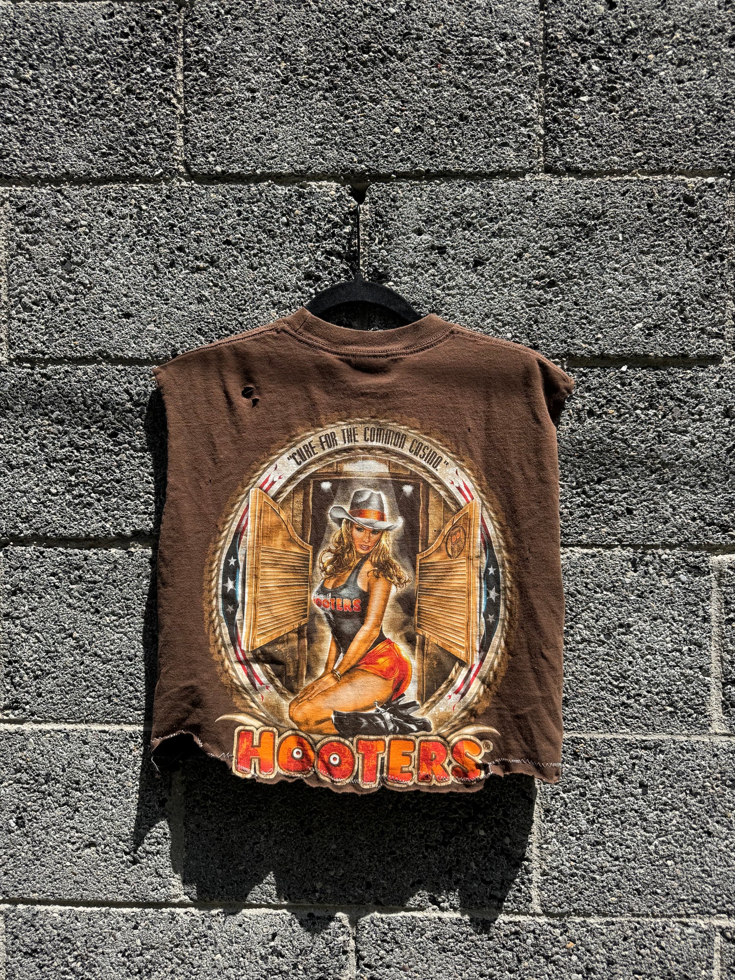 HOOTERS LAS VEGAS| sleeveless CROP TEE